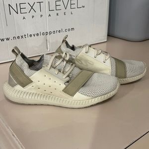 Under amor tennis shoes